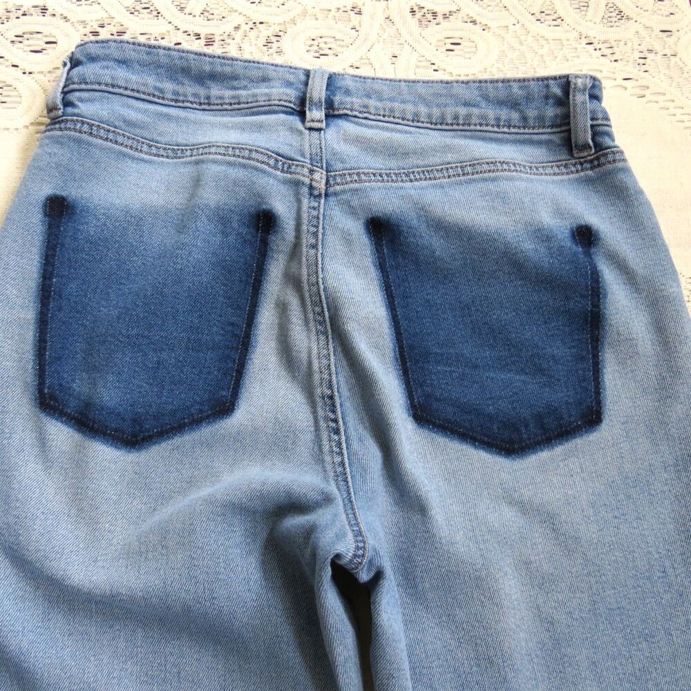 American Eagle Mom jeans with distressed embroidered R pocket  Size S **read - Picture 4 of 10